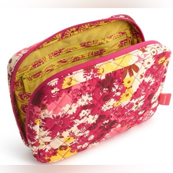 Vera Bradley Cord Organizer
Starstruck Daisies in Premium Cotton - Picture 3 of 11